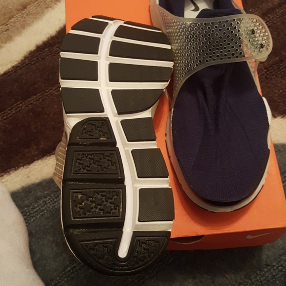 Shoes - Picture 5 of 5